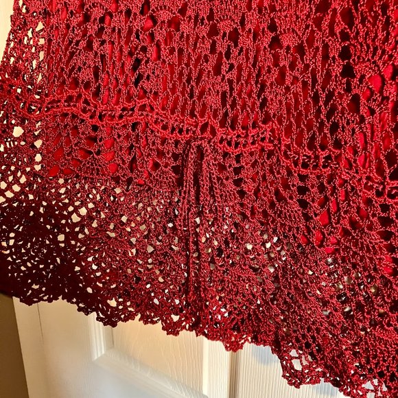 ⭐️2/$20⭐️ Red lacy, fully lined short sleeve top - size Large - Picture 4 of 7